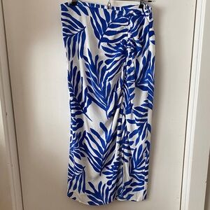 H&M Blue and White Tropical Print Skirt